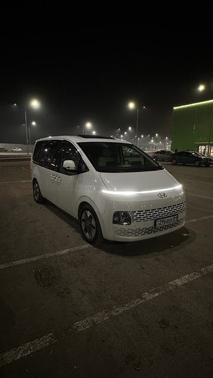Hyundai Staria 