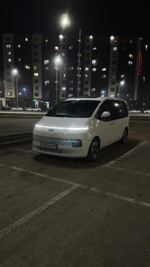 Hyundai Staria 