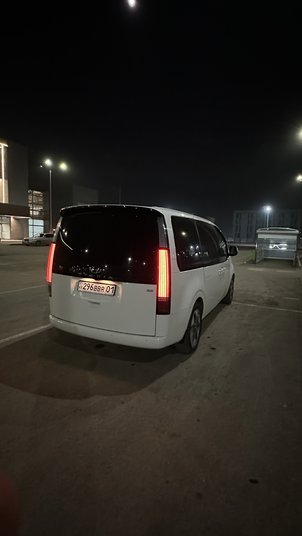 Hyundai Staria 